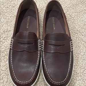 Cole Haan Men's Dark Brown Leather Weekender Loafers #C24009. These appear NWOB.